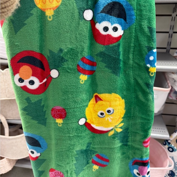 Sesame Street Green and Red Christmas Blanket Throw - Picture 3 of 3
